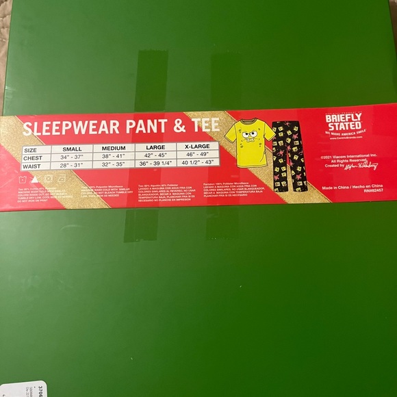 Men’s Pajamas Set - Picture 2 of 4